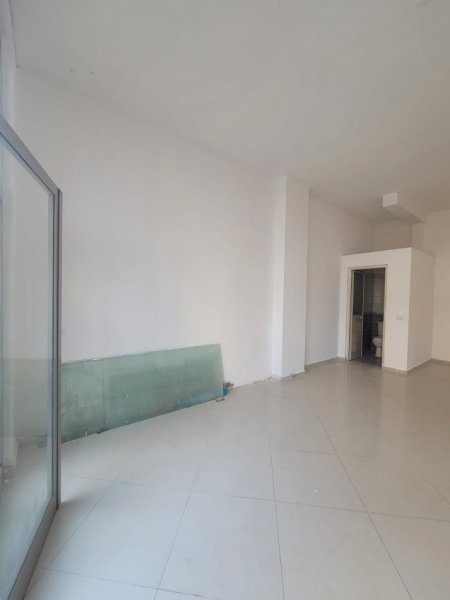 Durres, shitet dyqan Kati 0, 45 m² 80.000 € (Vendodhja: Prane Kryqezimit te Stadiumit Durres)