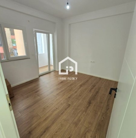 SHITET APARTAMENT 2+1+2/Rruga Faik Konica/Mbrapa Gjuhëve të Huaja