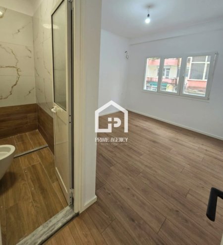 SHITET APARTAMENT 2+1+2/Rruga Faik Konica/Mbrapa Gjuhëve të Huaja