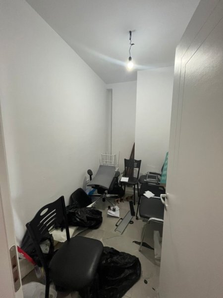 Tirane, jepet me qera apartament 3+1+Ballkon Kati 18, 160 m² 1.700 € (Rruga e Kavajes)