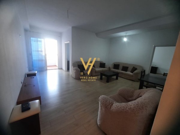 Tirane, jepet me qera apartament 2+1+Ballkon Kati 7, 90 m² 450 € (UNAZA E RE)
