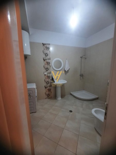 Tirane, jepet me qera apartament 2+1+Ballkon Kati 7, 90 m² 450 € (UNAZA E RE)