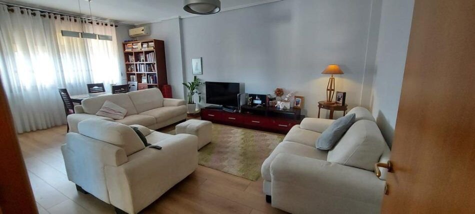 Tirane, jepet me qera apartament 2+1+Ballkon Kati 3, 100 m² 650 € (VASIL SHANTO)