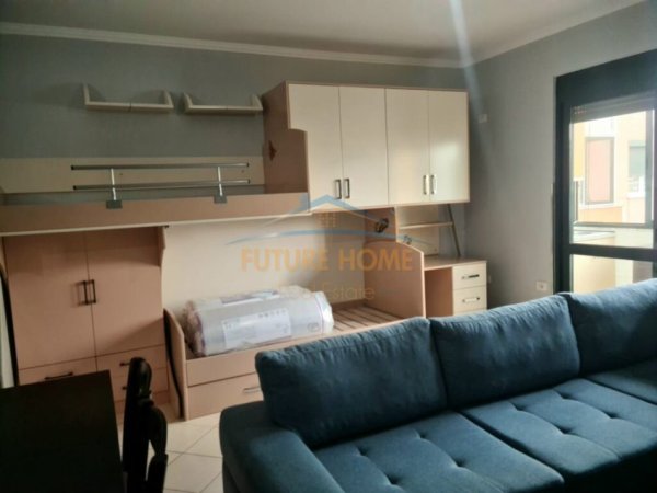 Tirane, jepet me qera apartament 1+1+Ballkon Kati 4, 75 m² 500 € (RRUGA E KAVAJES)