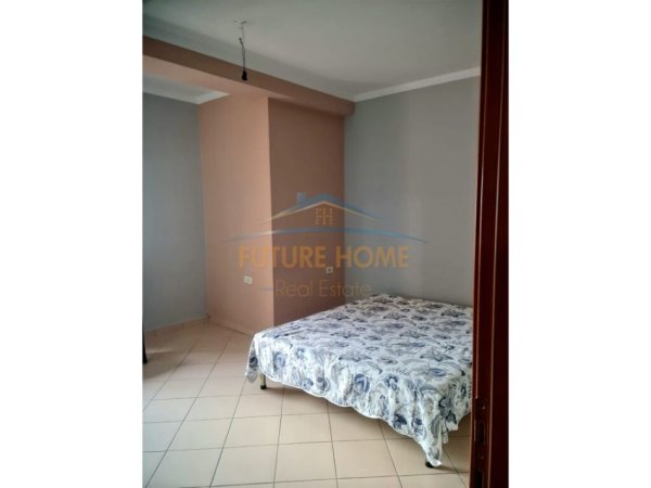 Tirane, jepet me qera apartament 1+1+Ballkon Kati 4, 75 m² 500 € (RRUGA E KAVAJES)