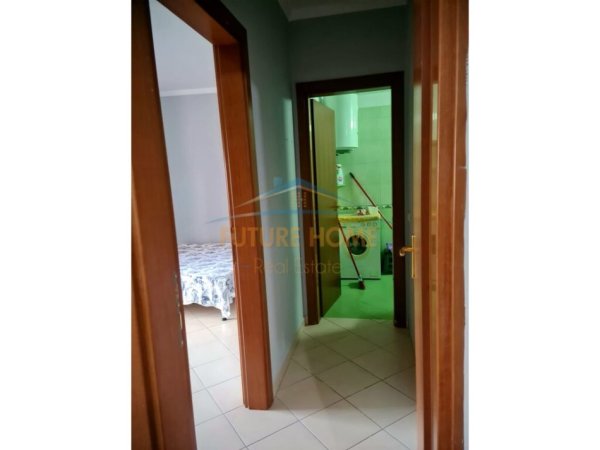 Tirane, jepet me qera apartament 1+1+Ballkon Kati 4, 75 m² 500 € (RRUGA E KAVAJES)