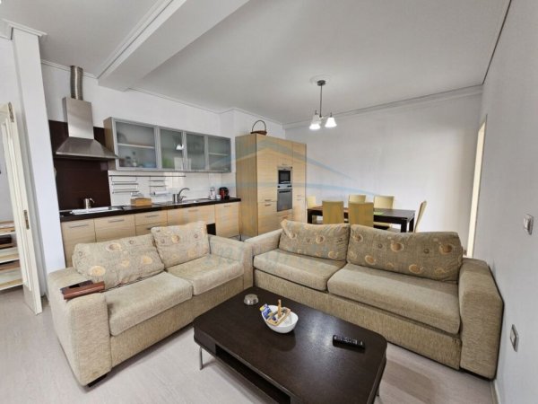Tirane, jepet me qera apartament 2+1+Ballkon Kati 8, 110 m² 600 € (TODI SHKURTI)
