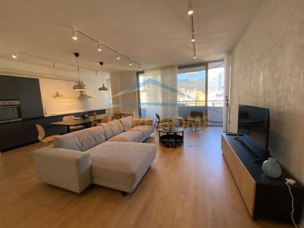Tirane, jepet me qera apartament 3+1+Ballkon Kati 8, 158 m² 1.500 € (BULEVARDI ZOGU I)