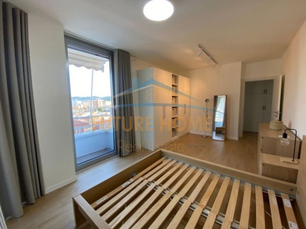 Tirane, jepet me qera apartament 3+1+Ballkon Kati 8, 158 m² 1.500 € (BULEVARDI ZOGU I)