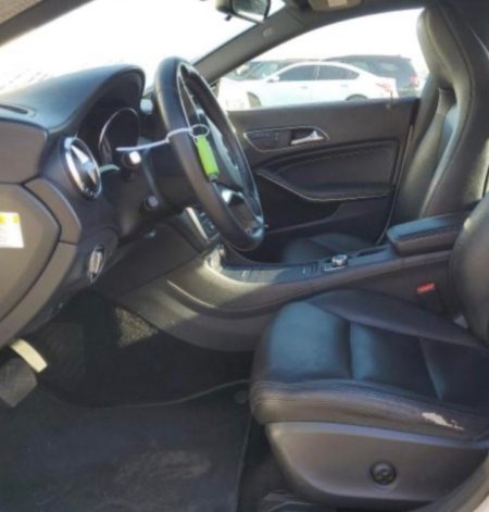 Durres, shes makine Cla Mercedes Benz Benzin, e bardhë automatik Kondicioner 250 km 9.000 €