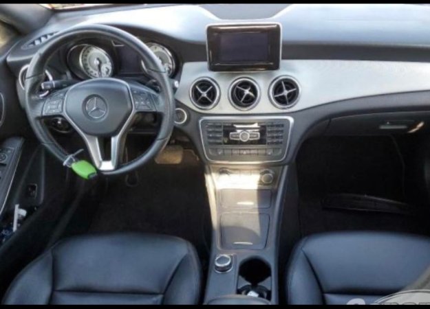 Durres, shes makine Cla Mercedes Benz Benzin, e bardhë automatik Kondicioner 250 km 9.000 €