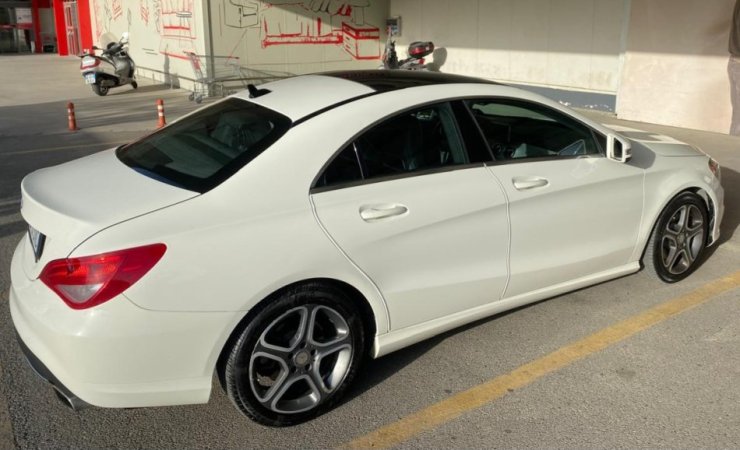 Durres, shes makine Cla Mercedes Benz Benzin, e bardhë automatik Kondicioner 250 km 9.000 €