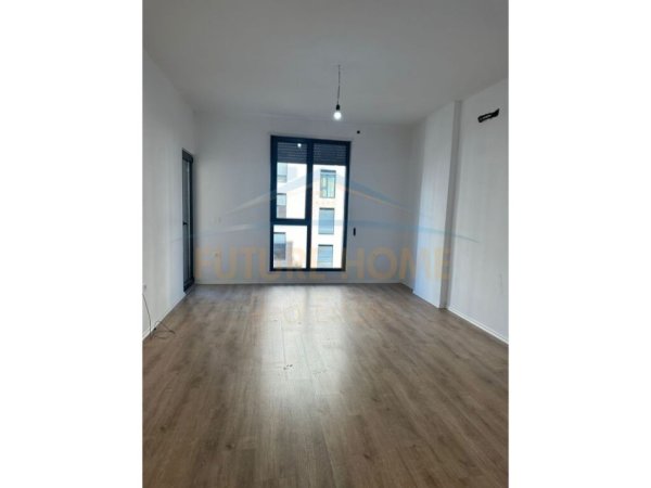 Tirane, jepet me qera apartament 1+1+Aneks+Ballkon Kati 2, 64 m² 110.000 € (PORCELAN)
