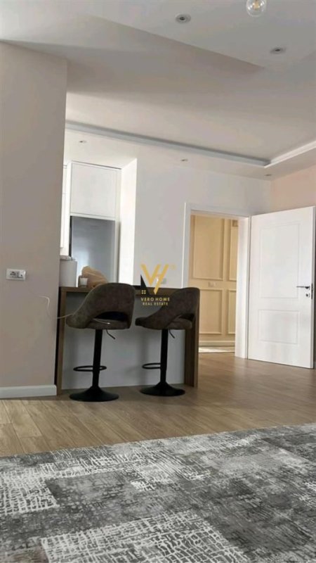 Tirane, jepet me qera apartament 3+1+Ballkon Kati 3, 175 m² 1.000 € (KTHESA E KAMZES)