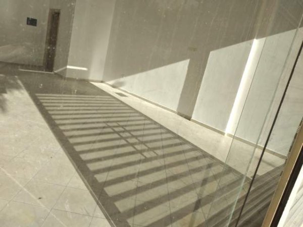 Tirane, shitet dyqan Kati 0, 80 m² 200.000 Euro (Unaza e re)