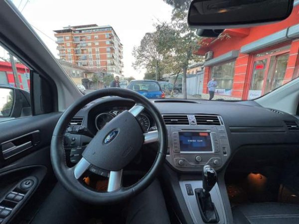 Shkoder, shitet xhip Ford Kuga Viti 2011, 10.500 Euro