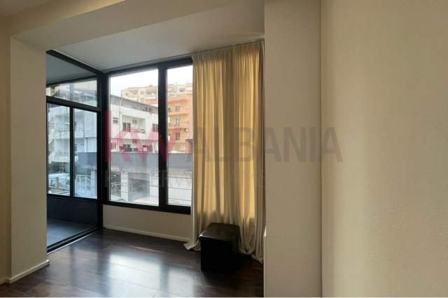Tirane, ofert zyre Kati 2, 165 m² 1.600 Euro (Rruga Bilal Golemi)