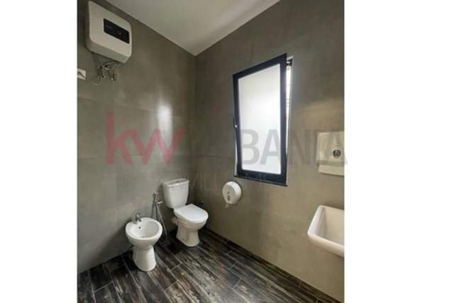 Tirane, ofert zyre Kati 2, 165 m² 1.600 Euro (Rruga Bilal Golemi)