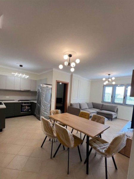 Tirane, jepet me qera apartament 3+1 Kati 5, 125 m² 650 € (Fresku)