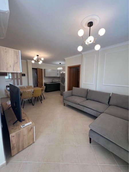 Tirane, jepet me qera apartament 3+1 Kati 5, 125 m² 650 € (Fresku)