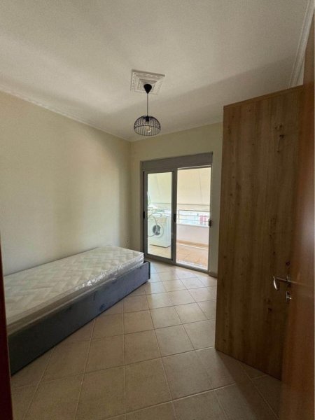 Tirane, jepet me qera apartament 3+1 Kati 5, 125 m² 650 € (Fresku)
