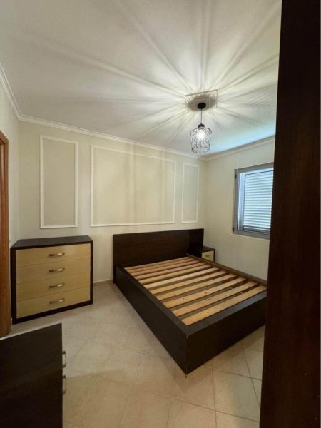 Tirane, jepet me qera apartament 3+1 Kati 5, 125 m² 650 € (Fresku)