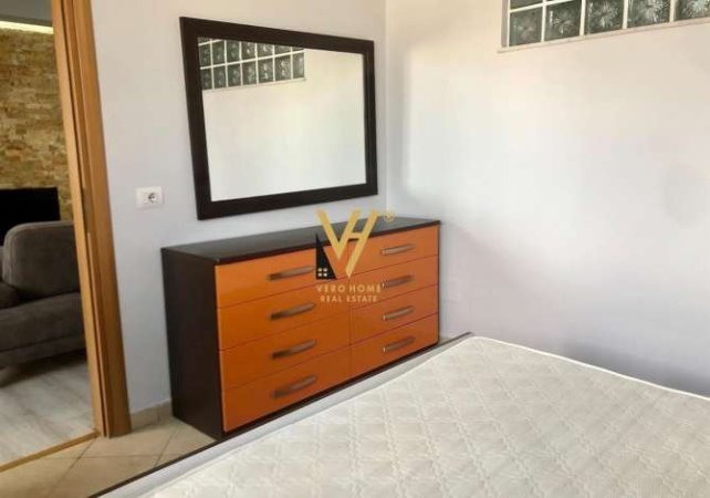 Tirane, jepet me qera apartament 2+1+Ballkon Kati 4, 90 m² 650 € (RRUGA E KAVAJES)