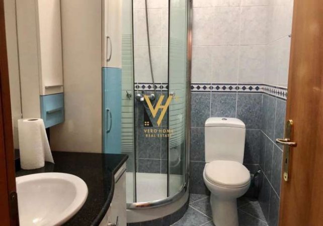 Tirane, jepet me qera apartament 2+1+Ballkon Kati 4, 90 m² 650 € (RRUGA E KAVAJES)