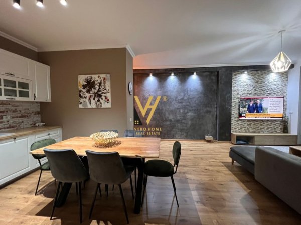 Tirane, jepet me qera apartament 2+1+Ballkon Kati 3, 130 m² 800 € (KOPSHTI BOTANIK)