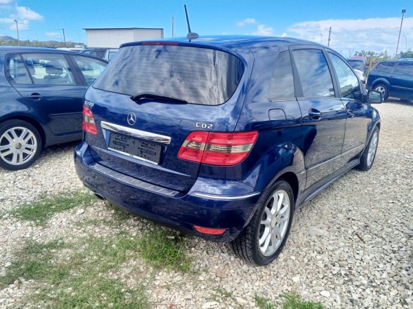 Durres, shitet makine MERCEDES BENZ B-CLASS 200 CDI SPORT AUTOMAT Nafte, blu e errët automatik Kondicioner 194.000 km 5.400 €