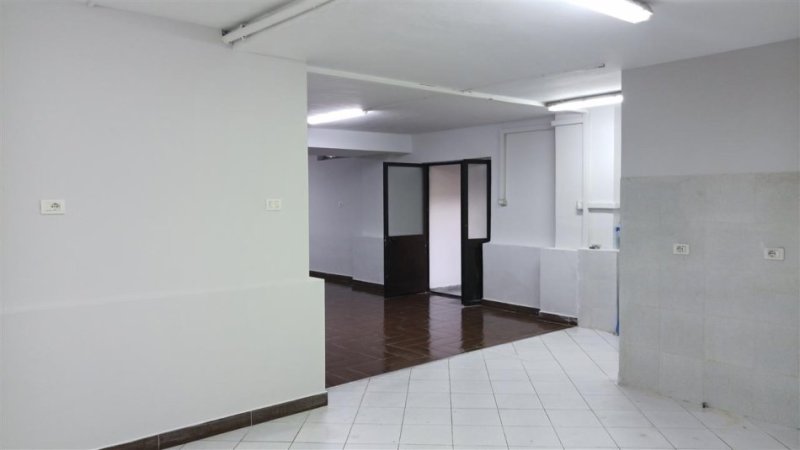 Tirane, shitet ambjent biznesi Kati -1, 109 m² 86.500 € (Bulevardi Bajram Curri , Rruga Irfan Tomini)