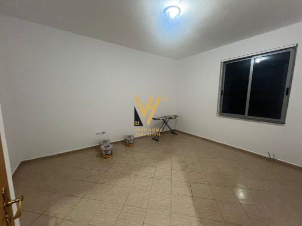 Tirane, jepet me qera apartament 2+1+Ballkon Kati 5, 110 m² 400 € (21 DHJETORI)