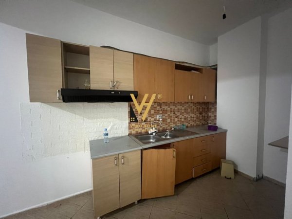 Tirane, jepet me qera apartament 2+1+Ballkon Kati 5, 110 m² 400 € (21 DHJETORI)
