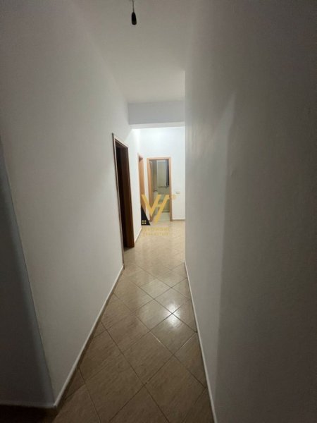 Tirane, jepet me qera apartament 2+1+Ballkon Kati 5, 110 m² 400 € (21 DHJETORI)