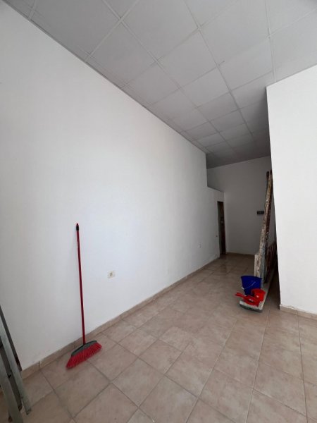 Tirane, shitet ambjent biznesi Kati 0, 22 m² 40.000 € (Prane qendres Eleonora,Selite)