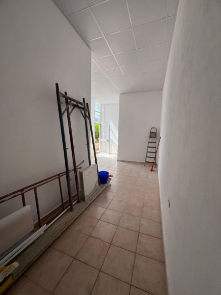 Tirane, shitet ambjent biznesi Kati 0, 22 m² 40.000 € (Prane qendres Eleonora,Selite)