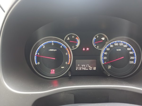 Tirane, shitet makine Nafte, e zeze manuale Klima 216.000 km 6.000 €