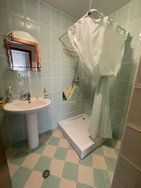 Tirane, jepet me qera apartament 2+1+Ballkon Kati 5, 100 m² 700 € (RRUGA E BARRIKADAVE)