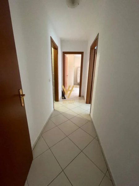Tirane, jepet me qera apartament 2+1+Ballkon Kati 5, 100 m² 700 € (RRUGA E BARRIKADAVE)