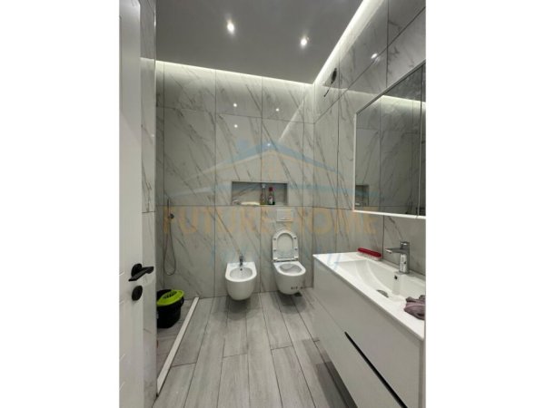 Tirane, jepet me qera apartament per zyra 2+1 Kati 3, 115 m² 700 € (Ali Demi)