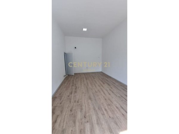 Tirane, shes apartament 2+1+Ballkon Kati 1, 90 m² 160.000 € (Kompleksi Arlis Farmacia 10)