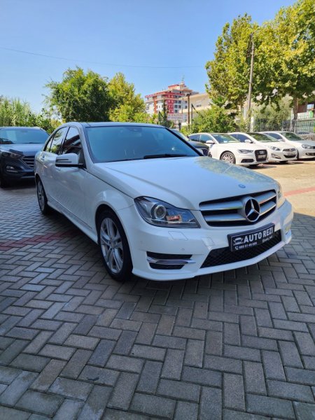 Fier, shes makine Mercedes c 220 cdi 2013 Nafte, e bardhë automatik 11.500 €