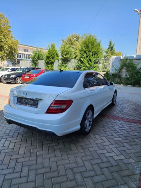 Fier, shes makine Mercedes c 220 cdi 2013 Nafte, e bardhë automatik 11.500 €