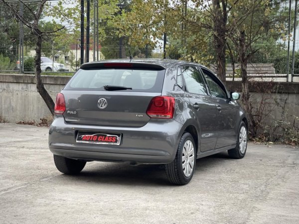 Tirane, shes makine VW POLO Nafte, gri e erret manuale Kondicioner 154.000 km 5.590 €