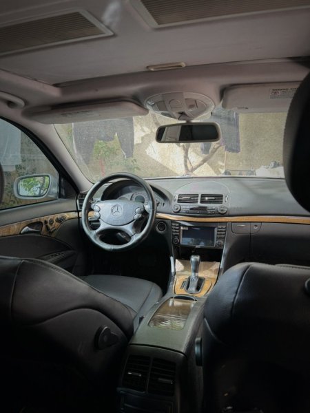 Tirane, shes makine MERCEDES BENZ EVO 211 3.0 BENZI 4 MATIC Benzin, e argjendtë automatik Klima 267.000 km 6.000 €