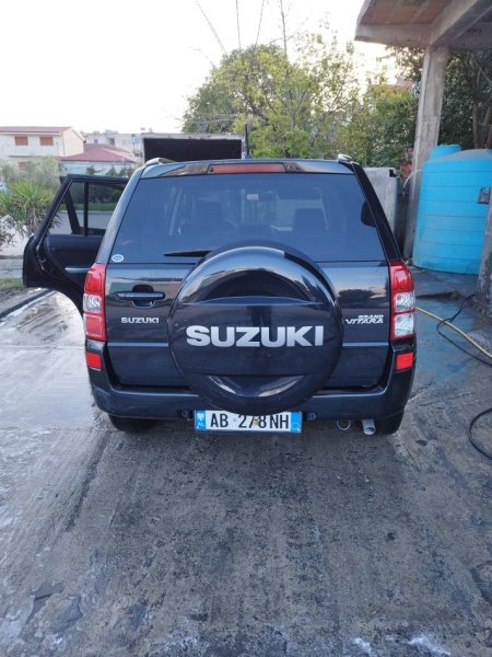 Durres, shes SUV | Fuoristrad | Xhip Suzuki Nafte, e zeze manuale Klima 130.000 km 6.500 €