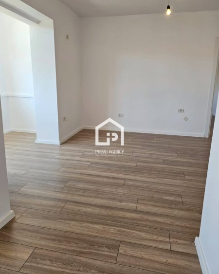 Shitet: Apartament 1+1 /Zona : Xhamia e Tabakëve