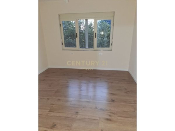 Tirane, jepet me qera apartament 2+1 Kati 2, 900 m² 900 € 