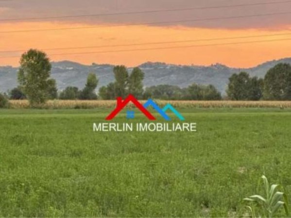 Tirane, shitet toke , 1.400 m² 105.000 € (Petrele)