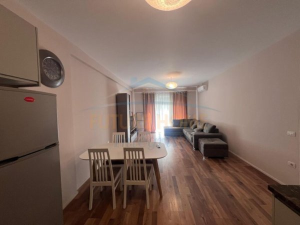 Tirane, jepet me qera apartament 1+1 Kati 4, 70 m² 600 € (DRITAN HOXHA)